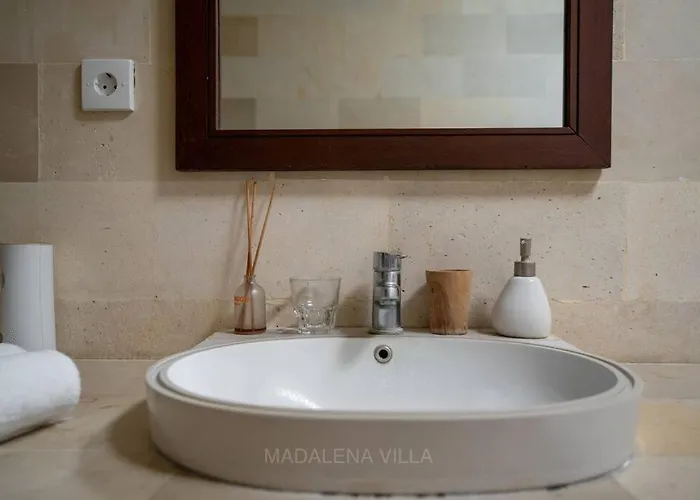 Madalena 4br Family W Pool Walk To & Cafe *