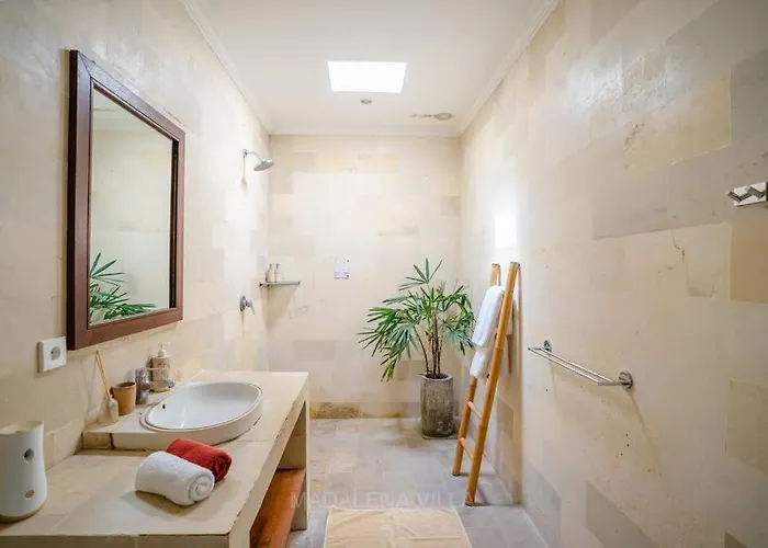 Madalena 4br Family W Pool Walk To & Cafe Canggu